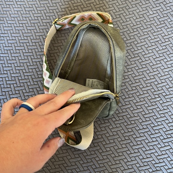 Practically new cross body bag - Picture 3 of 5